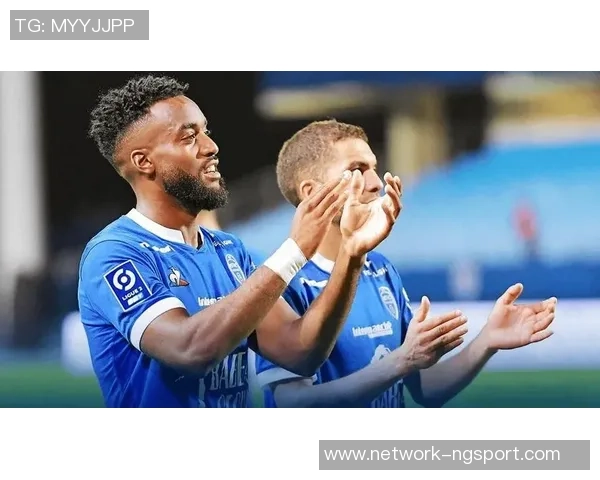 敦克尔克与亚眠的较量揭示法乙联赛的激烈竞争与战术博弈